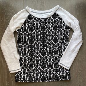 NWOT Haunted Mansion Size M Sweatshirt